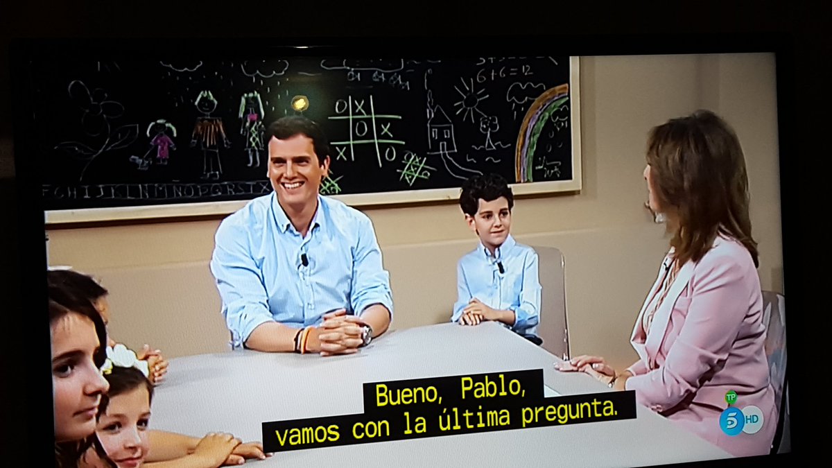 marilynlaroja's tweet photo. Pero esto que es?? Niños,Ana Rosa Quintana y Rivera #VerguenzaAjena #ComentandoTele5
@ComentandoTele5 https://t.co/Bb357a8wuV