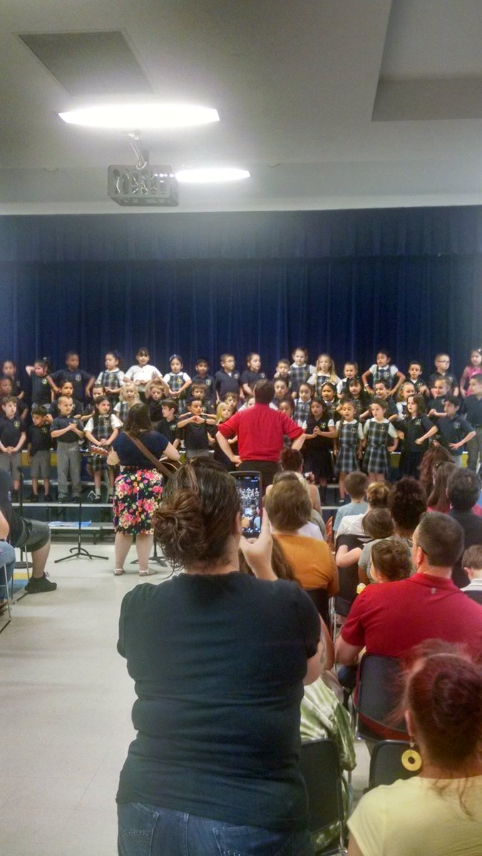 r_vincent1969's tweet photo. ES1 Kindergarten Concert - They rocked the house!!!! @KyleAQuadros @chiachess @rimusicteacher @RhodyMusicEd https://t.co/ONPMDquC70