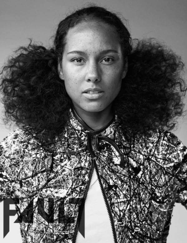 quickcomag's tweet photo. Qu'est ce que la perfection dans un monde où il est impossible d'être parfait ? Alicia Keys, #NoMakeUp - Mag FAULT. https://t.co/Sjdtpu6Ilf