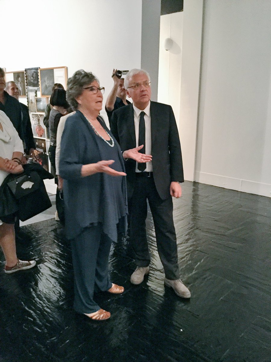 CCLBlanquerna's tweet photo. La inauguració de Joana Biarnés amb molta expectació i públic. El #CCBlanquerna la felicita de cor. https://t.co/D7gTODTUkY