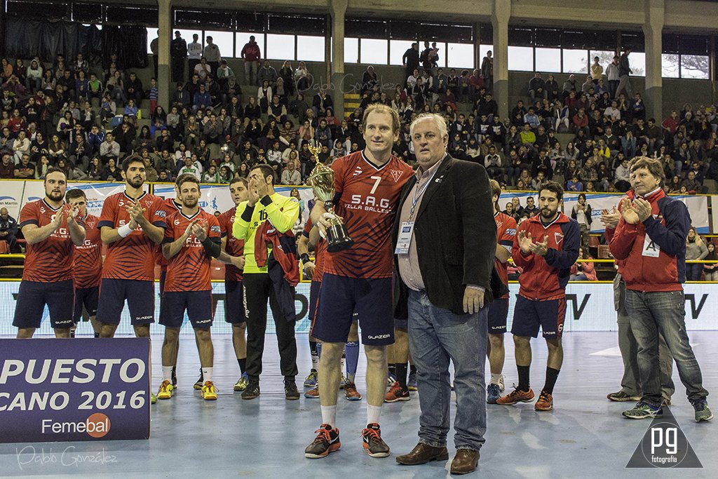 PolGonzalez9's tweet photo. Las fotos #PanamClubesBA2016 de @HandballCARP vs @SAGVBALLESTER #PGFotografia https://t.co/UB58sZzCuv @femebal https://t.co/qpBMOVpljj