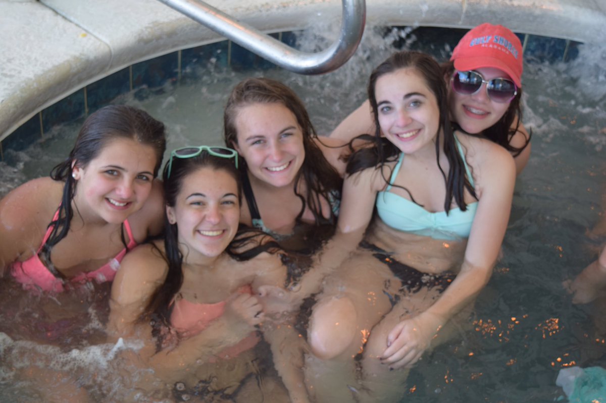 toriblache's tweet photo. Because it's summer &amp; I'm really missing the beach &amp; these people🌞&amp; #twitterlessnat https://t.co/AacQcciE6M
