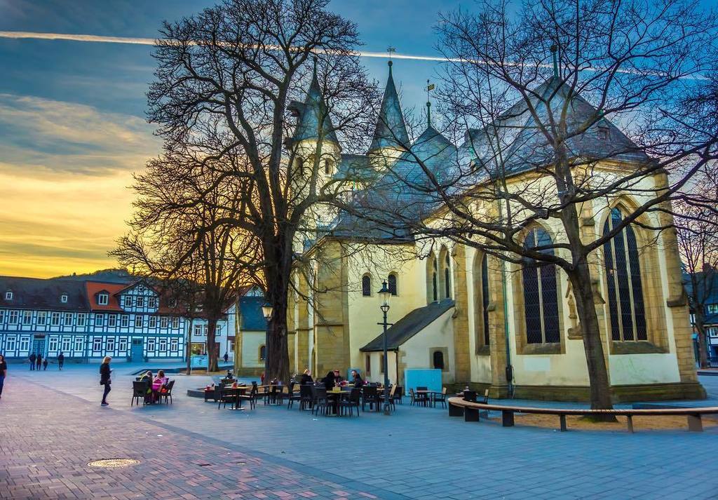 dmnpop's tweet photo. #goslar #harzen #germany #europe #sunset #light #hdr #church #building #architecture #cath… https://t.co/ZI9HUeHWN9 https://t.co/qvIw5OW8nY