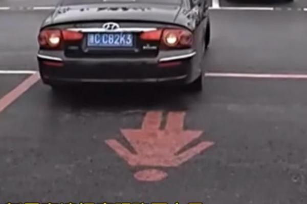 Cj5d_G-UUAAZC06.jpg:large