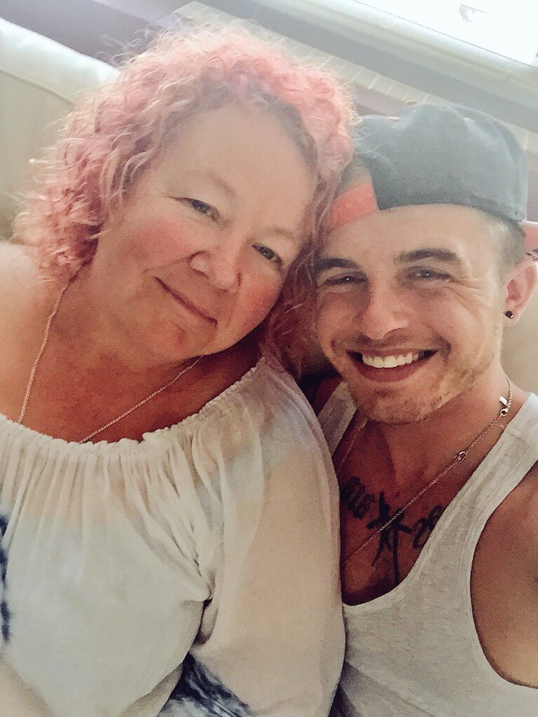 ChristianKM13's tweet photo. It's my besties birthday today!!! Happy Birthday @FelixWarnerXXX Love you &amp; wish you were here 💜💙 https://t.co/Q2kQOV4FGb