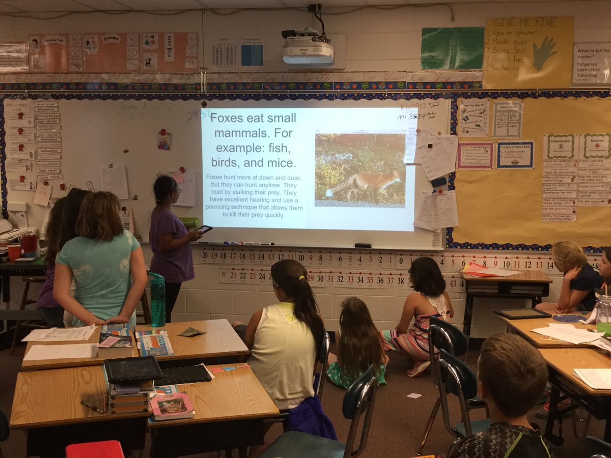 kimwildeboer1's tweet photo. Ss are doing a great job presenting animal reports to class #ApsTech #ApsPineTrails https://t.co/aav4QDK8pY