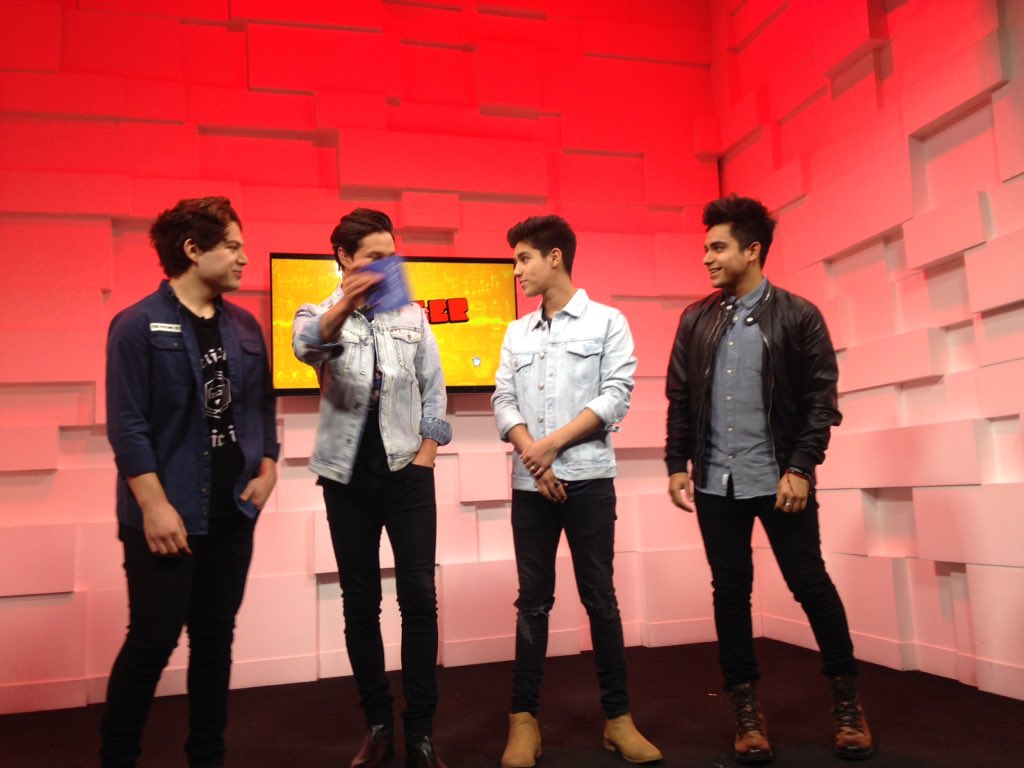 BloggerTv_'s tweet photo. Seguimos con más #miércolesdeBloggerTv con @layloficial cambienle ahora al 108 de Dish @exatv https://t.co/mQbyFnUfUx