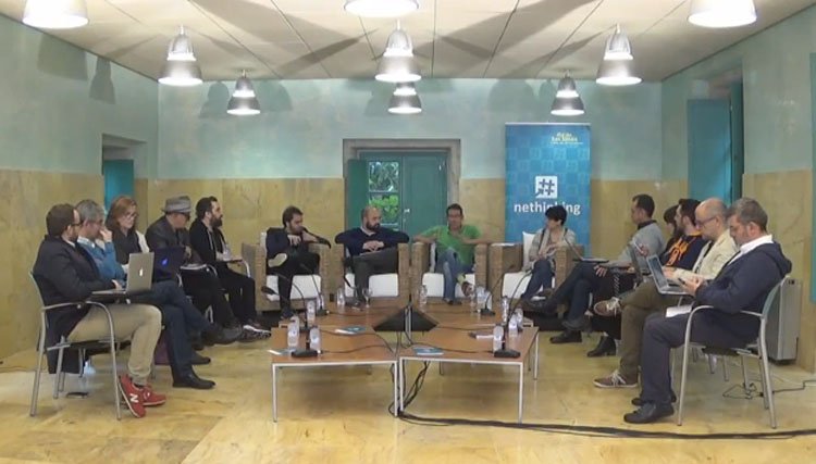 nethinkingES's tweet photo. Vídeo de #Nethinking6: Contenidos y formatos, lo breve y lo híbrido. https://t.co/OKWW3HQ5dA https://t.co/490cqILVM1