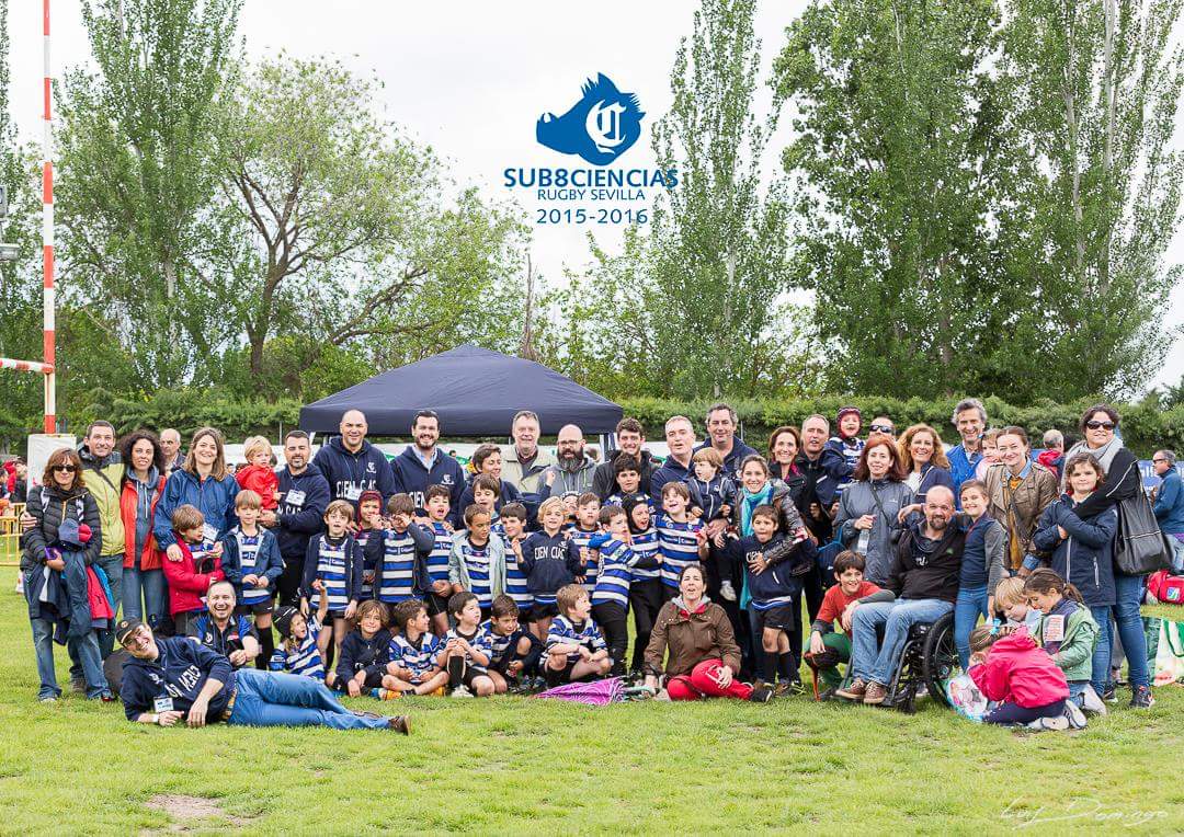 fjaviroldan's tweet photo. Una imagen que significa mucho para los que amamos este deporte, familia #sub8 @rugbyciencias vía @Lui_Domingo https://t.co/jm1P9GnmGm