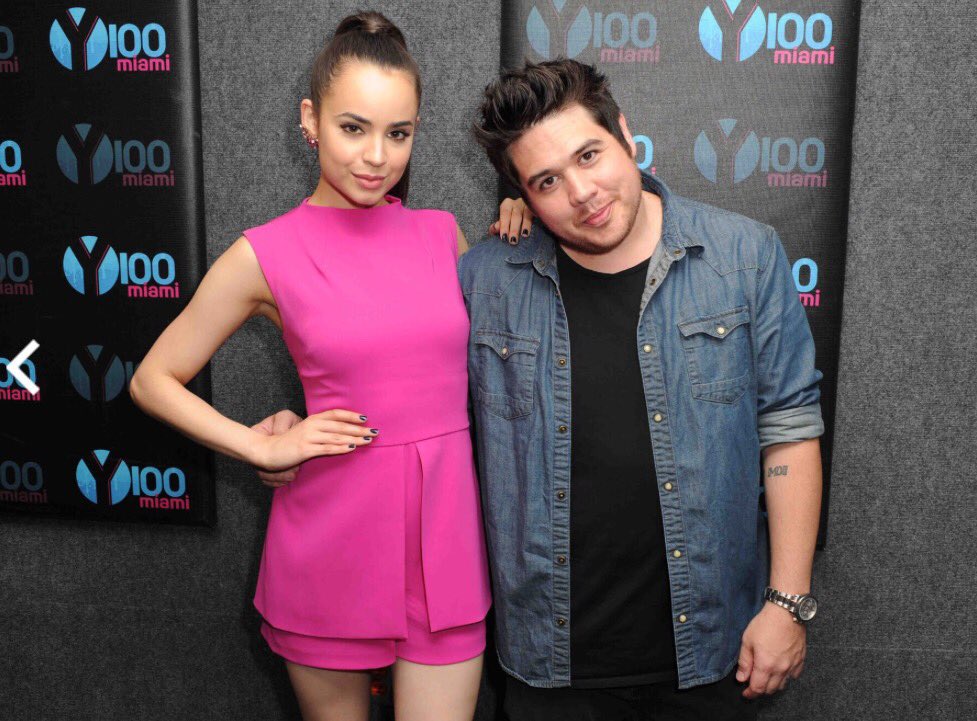 MACKINMIAMI's tweet image. Watch out 👀 for my grl @SofiaCarson tonight during #iHeartPoolParty @iHeartRadio @TheCW @ 8p 📸