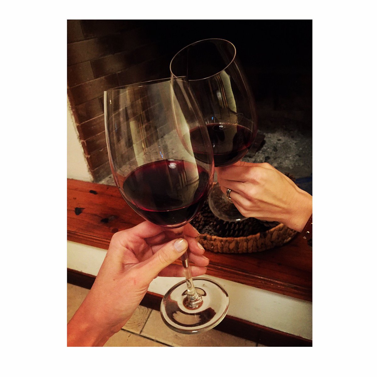 styleyouok's tweet photo. Siempre hay un motivo para brindar 🍷🍷 con un exquisito #Santa Julia @FamiliaZuccardi 

 #styleyougirls #goodmoments https://t.co/ILniLcBbrk