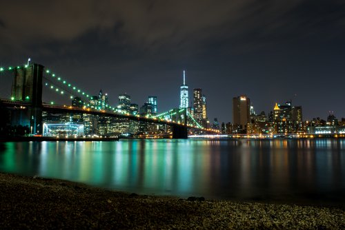 Amazing nighttime view of #Manhattan. #Photography by Gendery Guzman. ht.ly/57gG300FPcG