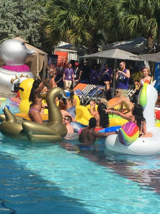 Watch Dave Dixon's leaked NSFW photo on TwXstars