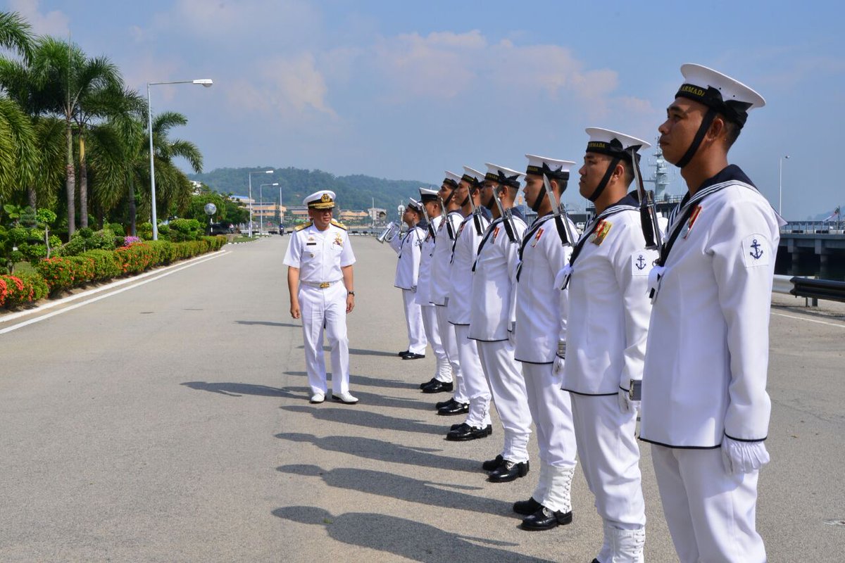 tldm_rasmi's tweet photo. Kunjungan Hormat Pemerintah Tentera Laut Diraja Brunei ke atas Panglima Armada #DiplomasiPertahanan @1MinDef #TLDB https://t.co/I0D708izA3