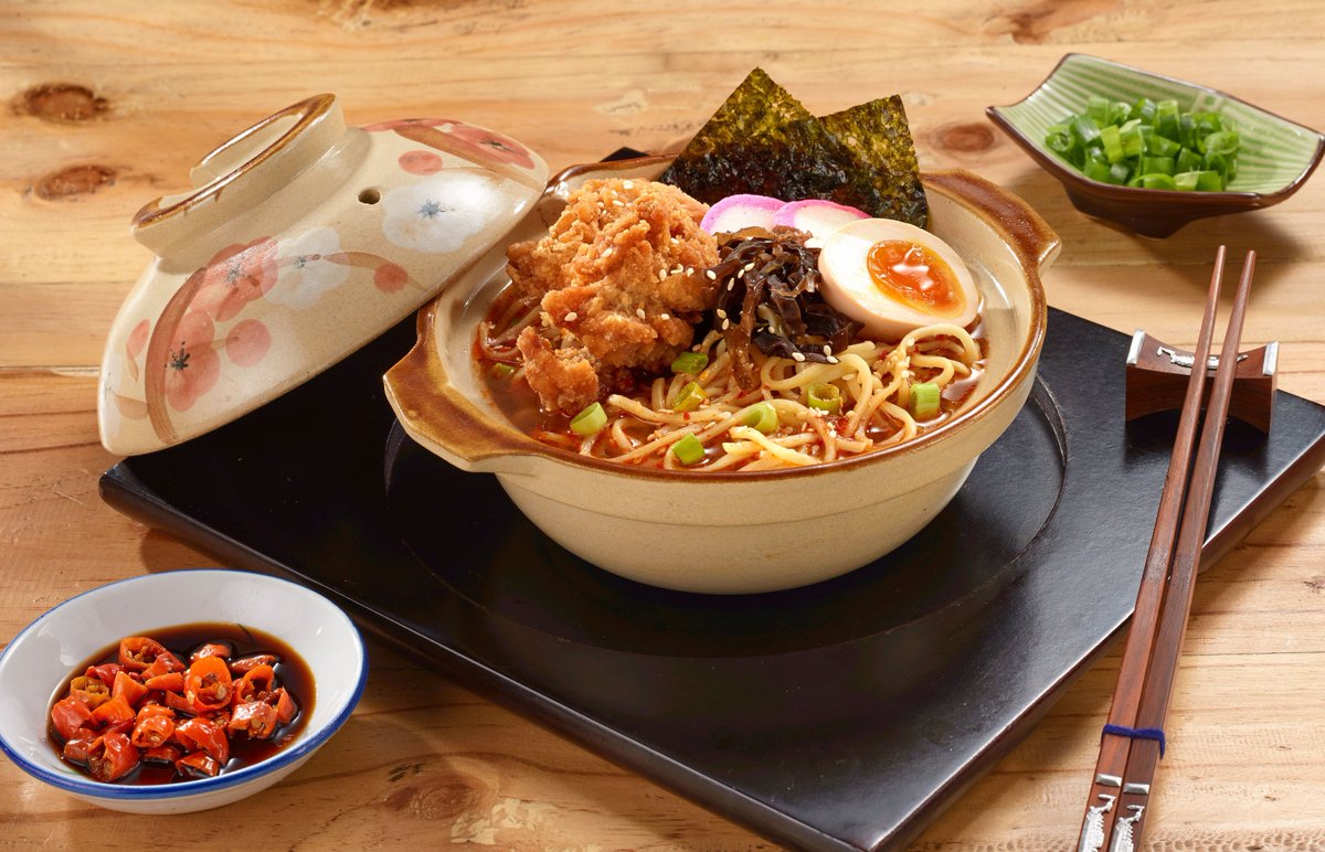 Makan siang Ramen di Eat Republic enak nih. nyam!