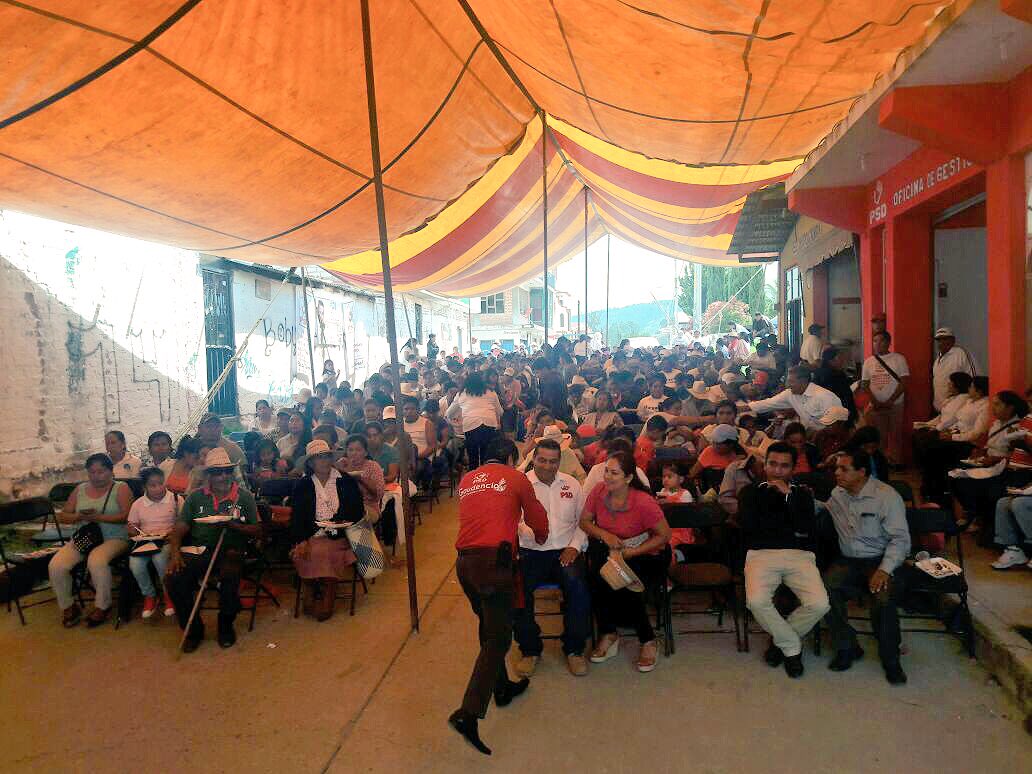PSDOax's tweet photo. Cierre de campaña en #Tlaxiaco, Cristina Cariño y Margarito Rojas con el respaldo ciudadano #votalibre #piensalibre https://t.co/DbByS8l2Wb