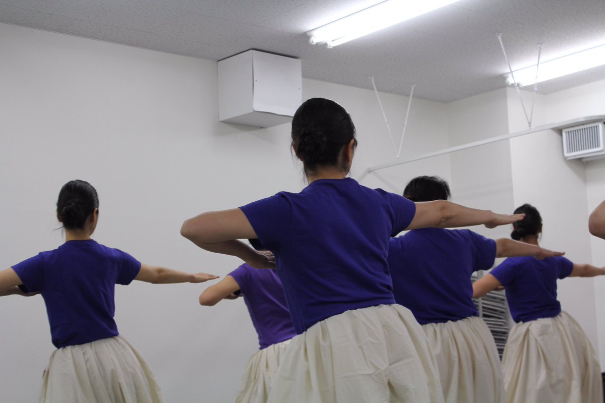 HULAJAPAN's tweet image. 2日目は東京にてクム カヴィカの講座・ワークショップを開催しています！

全員のユニホームがそろって、とても気持ちが良いです✨

#kumuhula #hulaj #kumuhula #フラ #papakahua