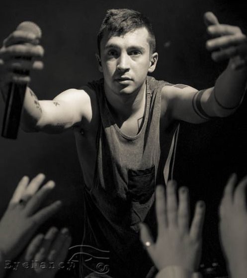 kellymabelle's tweet image. follow me instead
follow me instead