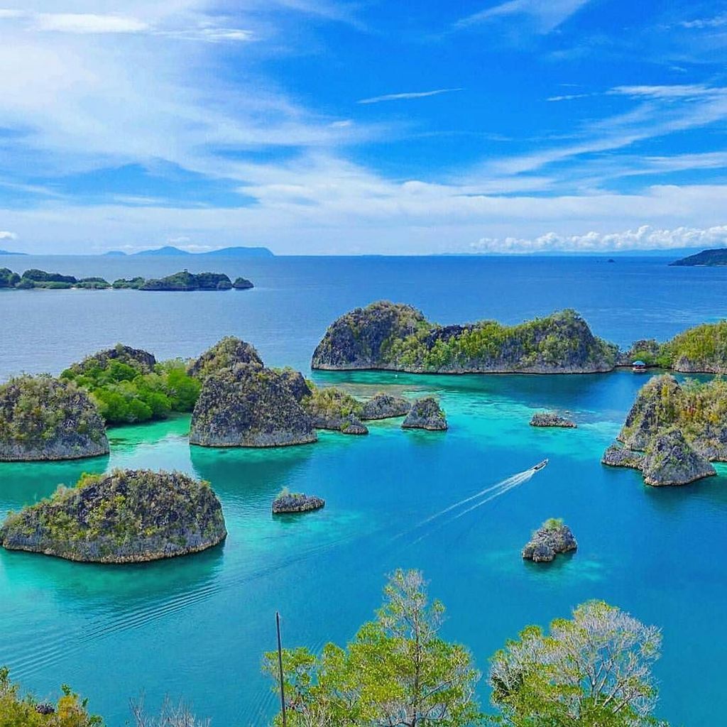 LingkarID's tweet photo. Pianemo,Raja Ampat,Papua 📷 Like dan komen ya 💁
Photo taken by @wulandnfa
Thanks for sharing ;) Just tag us and use … https://t.co/h8vvsqf5LF