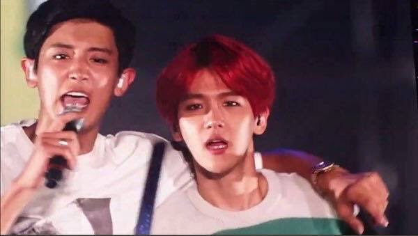badkpopdates's tweet photo. stanning ronald mcdonald with chanyeol https://t.co/Op5aI81wpx