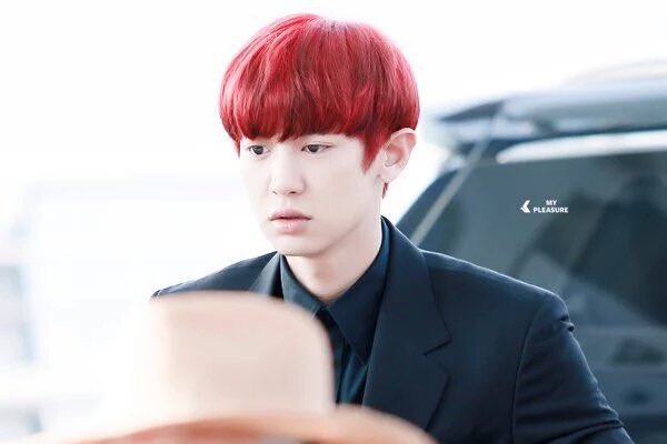badkpopdates's tweet photo. stanning ronald mcdonald with chanyeol https://t.co/Op5aI81wpx