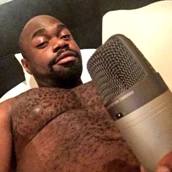 NotSamLovesCock's tweet image. Is this the gay black man that introduces #TOTSPS ? @notsam @SRShowSXM 
OOOOOOOWWWWW BABY!!!!!