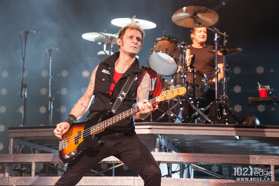 the_edge's tweet photo. How many members of @GreenDay have graduated from high school? https://t.co/5pOAvFOp2b https://t.co/lwmF6OfCAI
