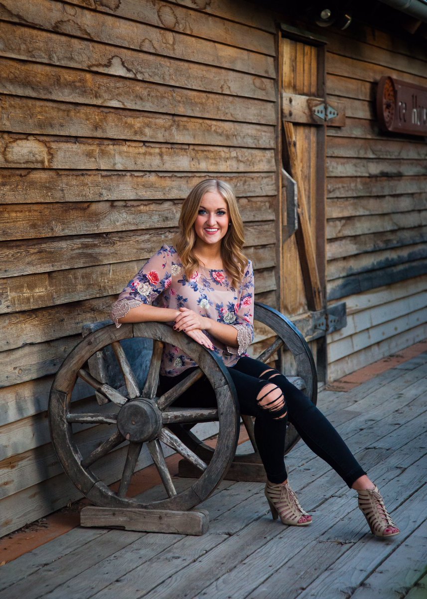 TayBay47's tweet photo. Can't believe graduation is tomorrow😅🎓 https://t.co/kNPcVRkdBB