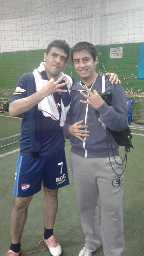 celticexa's tweet photo. En esta foto podemos observar a un crack del fútbol, un jugador letal clase A y a Julian Benitez. #Lekaja https://t.co/hhMboKeTFr