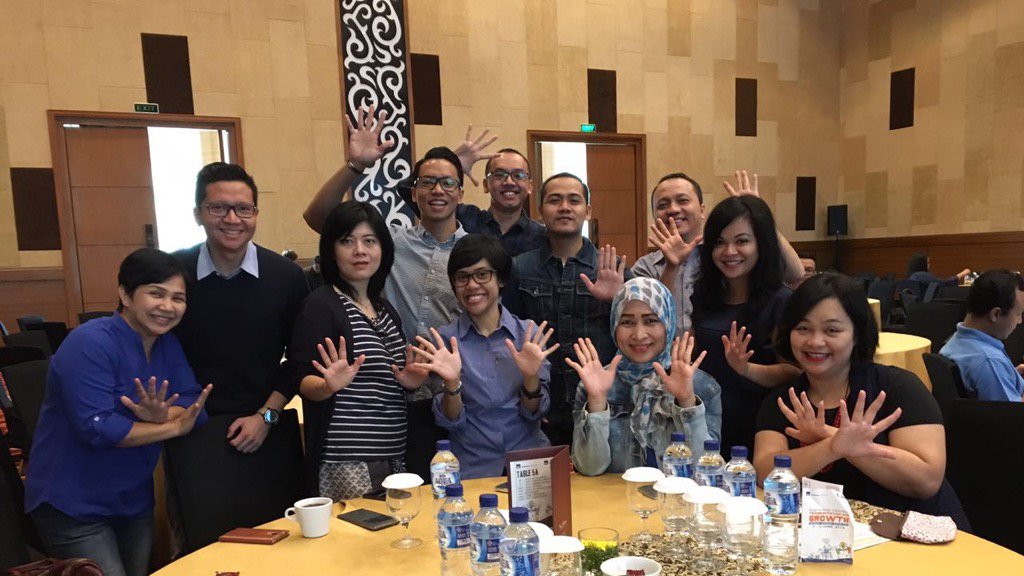 teuku_adri's tweet photo. Selamat Pagi dari Kami #ICMGROUP5
#proudofAXAMANDIRI
#proudofAXA https://t.co/4TIpPiwn7o