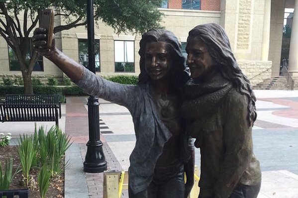 BuzzFeed's tweet photo. This town put up a “selfie” statue in a park because why the hell not https://t.co/mnmtY8nEmu https://t.co/9QX8b5R4wb
