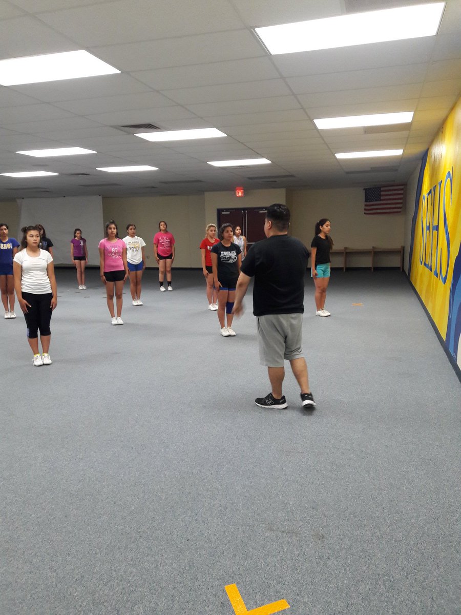 MRomo49's tweet photo. Taking in critique with class😉 #sehscheer #sehsthebest https://t.co/y2J3iglm8B
