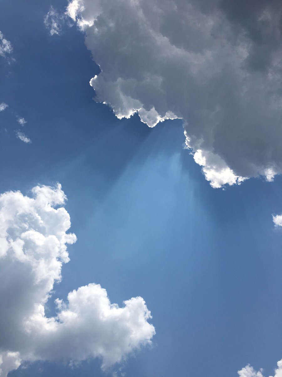 cindi1108j's tweet photo. @spann  Pretty rays of sun coming out from clouds today in Saks AL https://t.co/ZnDLlaBypc