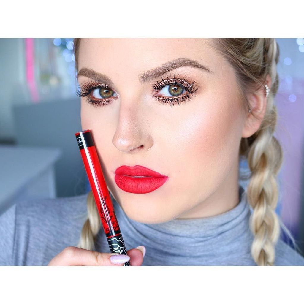 xoShaaan's tweet photo. Kat Von D 'Santa Sangre' 😍👌🏼 https://t.co/7sG2AkwaFc ☺️💕 new lip swatch video went up yesterday 💋 #shaaanxo #katvo… https://t.co/JNcoJVnp5v