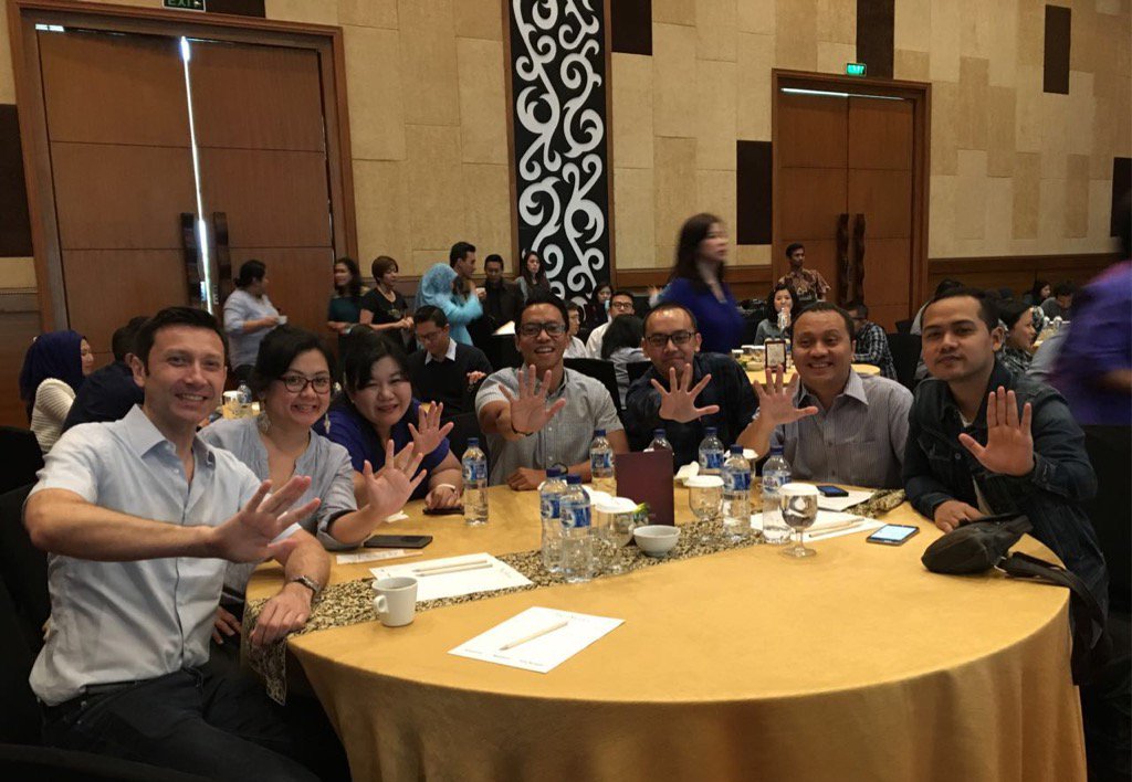teuku_adri's tweet photo. Good Morning from table 5C #ICMGROUP5
#proudofAXAMANDIRI
#proudofAXA https://t.co/tnSzkJT4oO