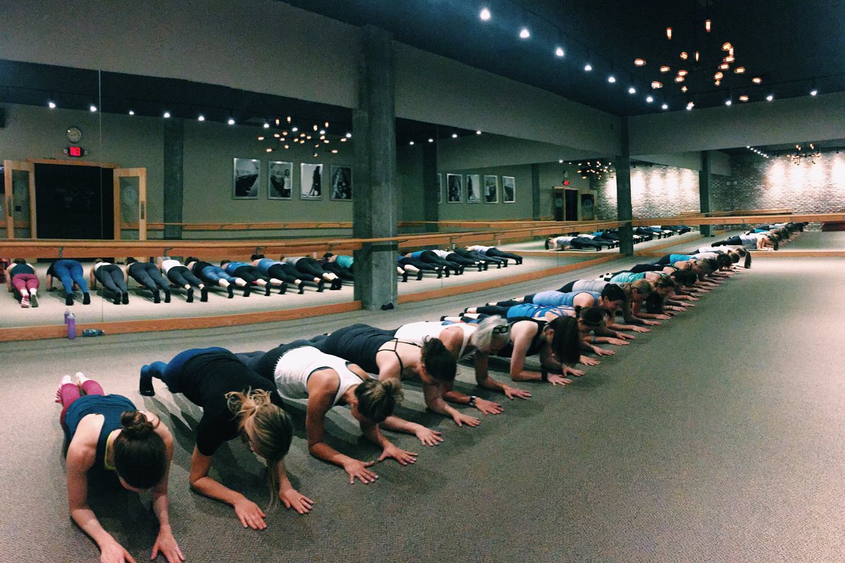 PureBarrePDX's tweet photo. friends never let friends plank alone. #WOLFPACK #PBPDX #purebarre #portland #plank #barre #fitness #FITFAM https://t.co/QaPxxtdrHj