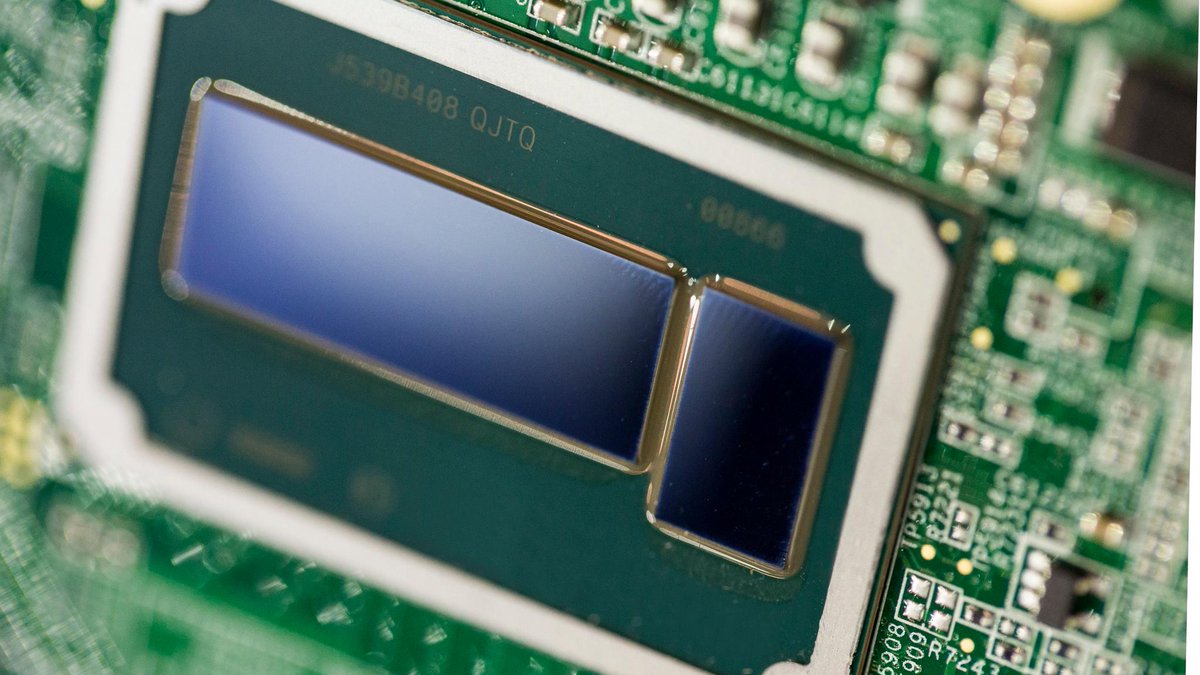 IntelBusiness's tweet image. Deliver visual content fast and efficiently via the cloud with Intel Xeon E3v5 intel.ly/1ROQres #Computex2016