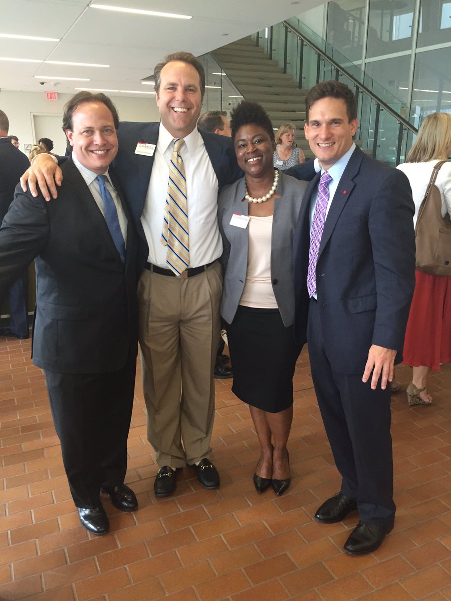 gschermbeck's tweet photo. @Leadershipclt has been a real experience. Fortunate for this new #family.
#leadclt
#community
#clt
#leadership https://t.co/SyQLDJZzf3