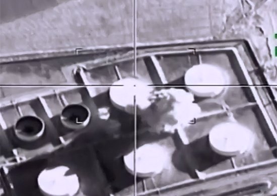 svpressa's tweet image. Российские ВКС нанесли авиаудары по нефтеперерабатывающему заводу ИГ 
.
Читайте далее svpressa.ru/war21/news/149…