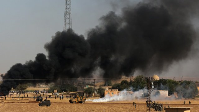 svpressa's tweet image. Российские ВКС нанесли авиаудары по нефтеперерабатывающему заводу ИГ 
.
Читайте далее svpressa.ru/war21/news/149…