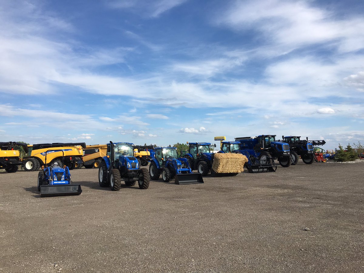 photohunter2's tweet photo. Hay Clinic  at #moodysequipment #oldsab starts at 8:30 #newhollandag come hear the speakers #wilburellisco #afsc https://t.co/MSPUdlNVKc