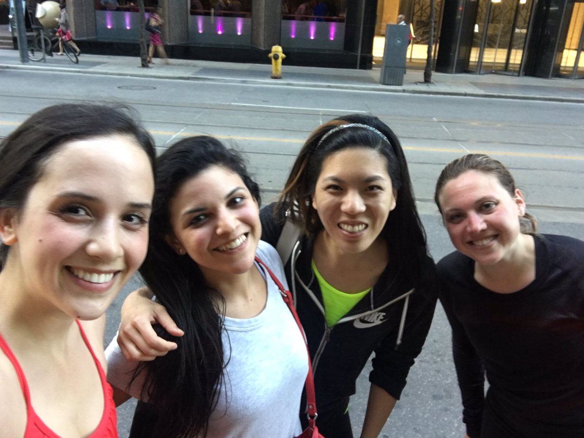 offbriefrunning's tweet image. This perfect crew running on the perfect #GlobalRunningDay night, drinking beer at @beerbistroTO. 🙌🏼 #runclub