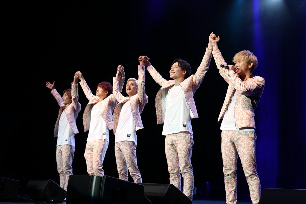 avex_news_'s tweet photo. 【NEWS】@barks_news
Da-iCE、アメリカで初ライブ。
<FanimeCon 2016>
https://t.co/IUEDvIoZSg #Da_iCE #FanimeCon2016 https://t.co/M52YKbsaAL