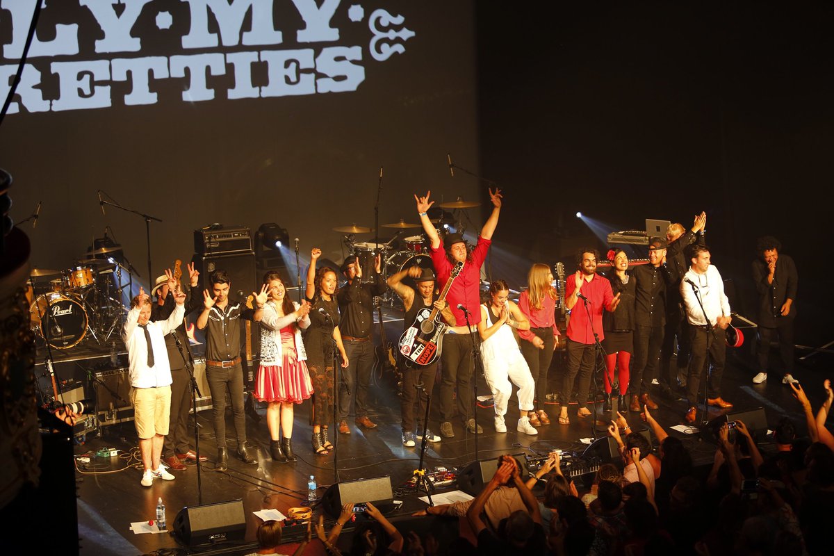 FlyMyPrettiesNZ's tweet image. Biggest comp ever! Flights, accomm, epic signed guitar, soundcheck hang, choice seats &amp;amp; more! Chur @RadioHaurakiNZ