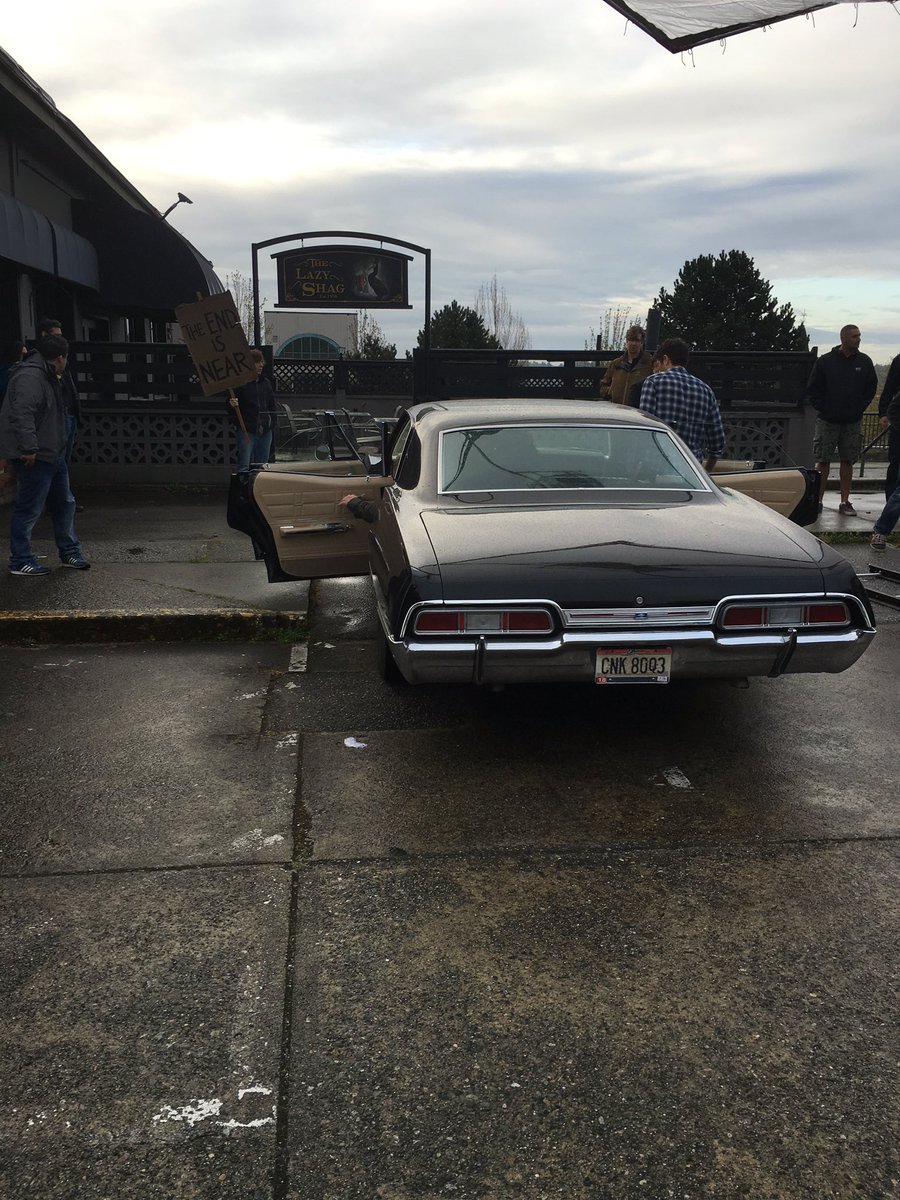 TheRealSPNBaby1's tweet photo. Missing all the cast and crew! https://t.co/I4bBfflFC3