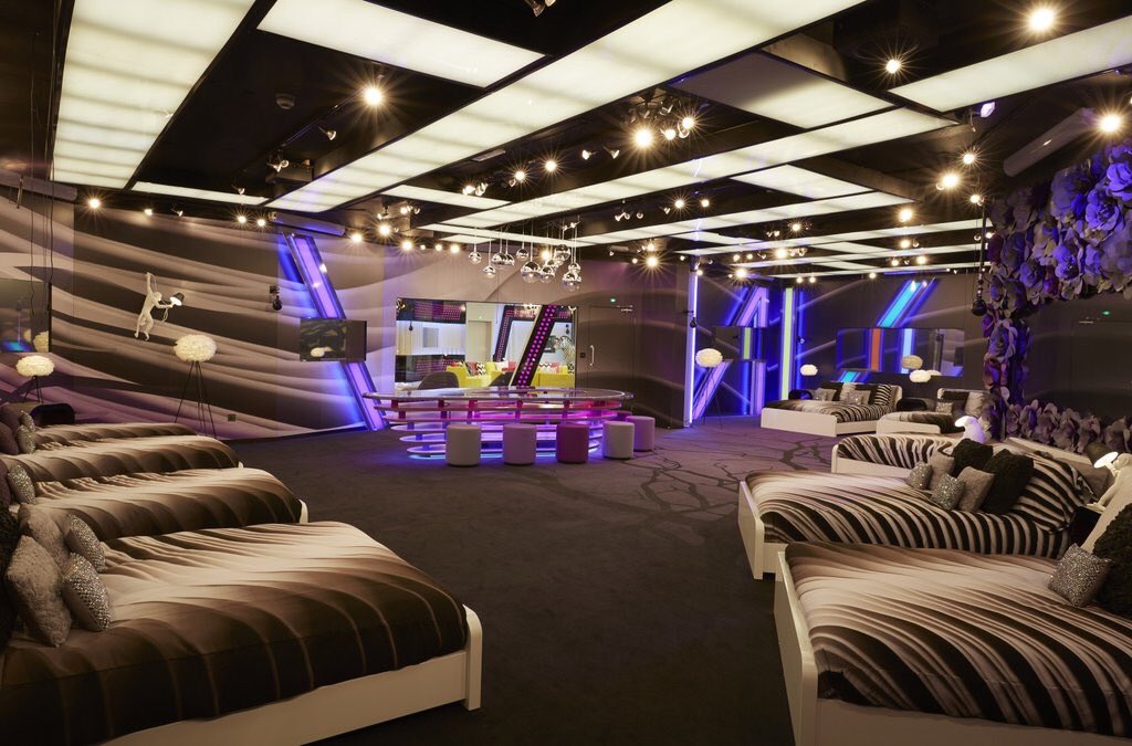 Rylan's tweet photo. Go on the see through bedroom! @bbuk https://t.co/2euxOZylfT