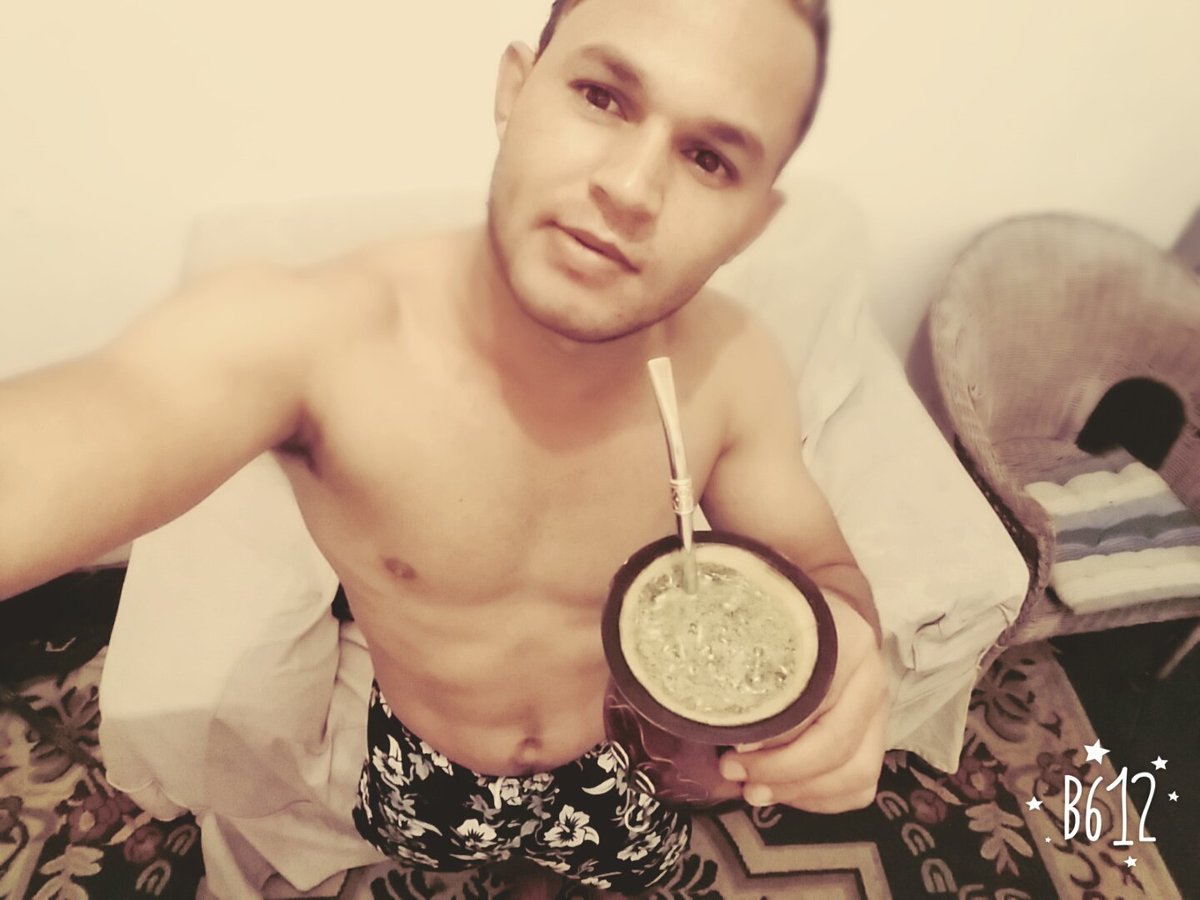 Caleb13gomes's tweet photo. Quem curte chimarao https://t.co/xue1USIUCL