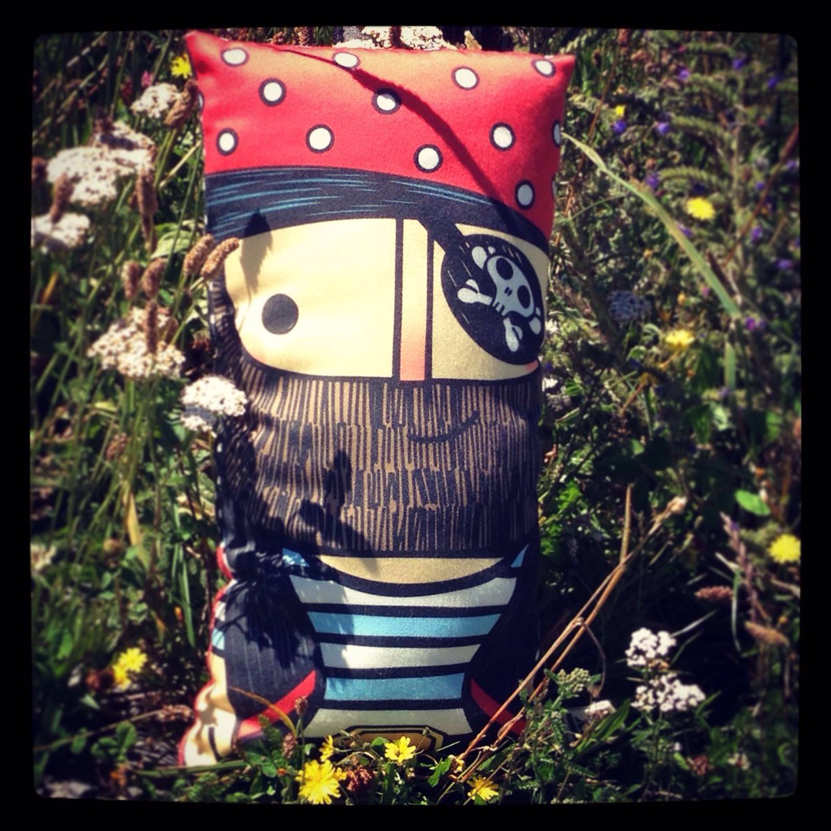 BubblesGarden's tweet photo. Funny character on cushion!! #cushion #Heykids #bubblesgarden #pretty #fashion #colour #boys #littleboy #funny https://t.co/zqIUYITtiE