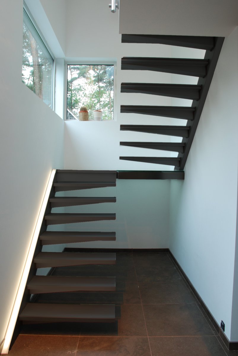 Black or white stairs are gaining popularity. Read all about it in our latest blogpost. bit.ly/1TQWaIf