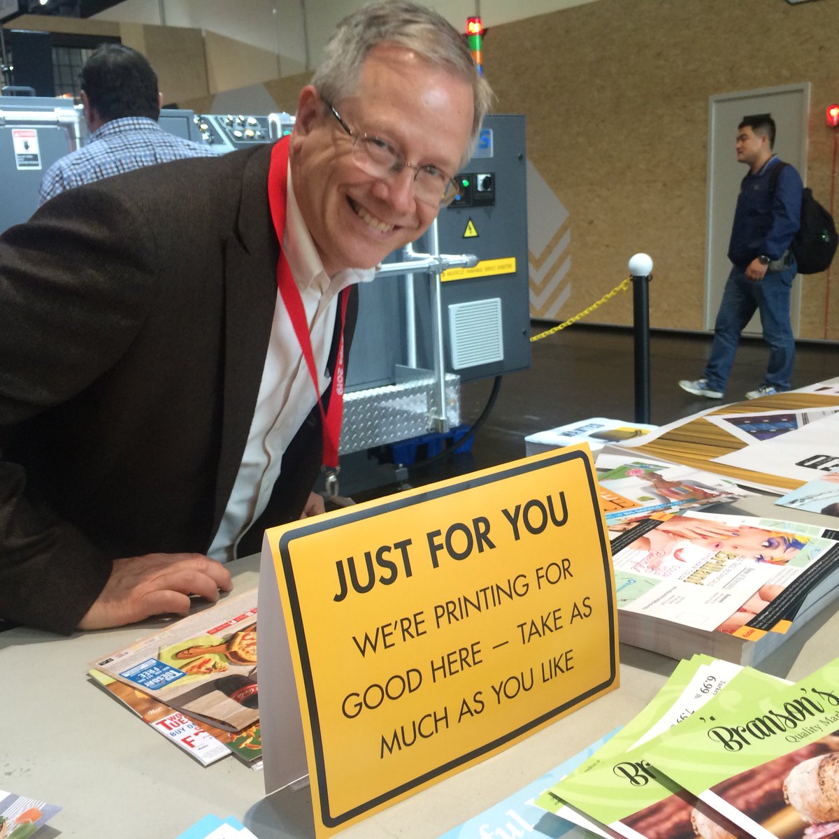 slcardot's tweet photo. Thanks Jim for stopping by to see Kodak. We're printing for good today & all week! #drupa2016 #prosper #infotrend https://t.co/ssuxM1rbMB